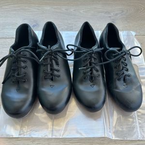 2 pairs of Danshuz STAR TONE tap shoes (Size 1.5 and 2.5)